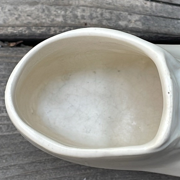 Vintage White Pottery Baby Shoe and Bassinet Indoor Planters :: Lot of 2 - Picture 9 of 16